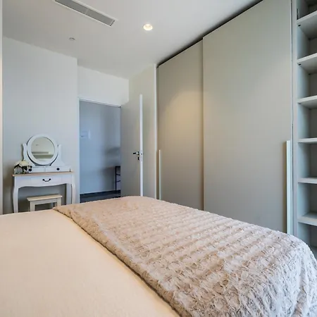 Daire On Cloud Nine In Malta's Tallest Tower