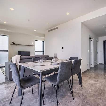 Daire On Cloud Nine In Malta's Tallest Tower