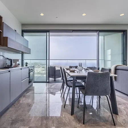 Daire On Cloud Nine In Malta's Tallest Tower